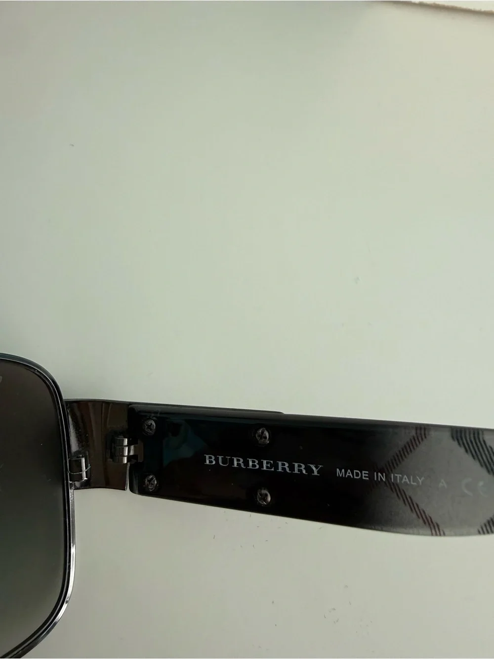 Burberry Signature Gunmetal Gray Aviator Sunglasses Plaid Arm Italy 3040